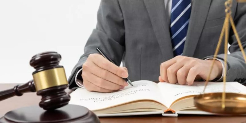 Why You Should Consider Hiring A Tax Lawyer 1 Lawyer