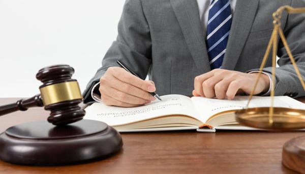 7 Ways Attorneys Turn Complex Legal Problems Into Manageable Solutions 4 Attorneys